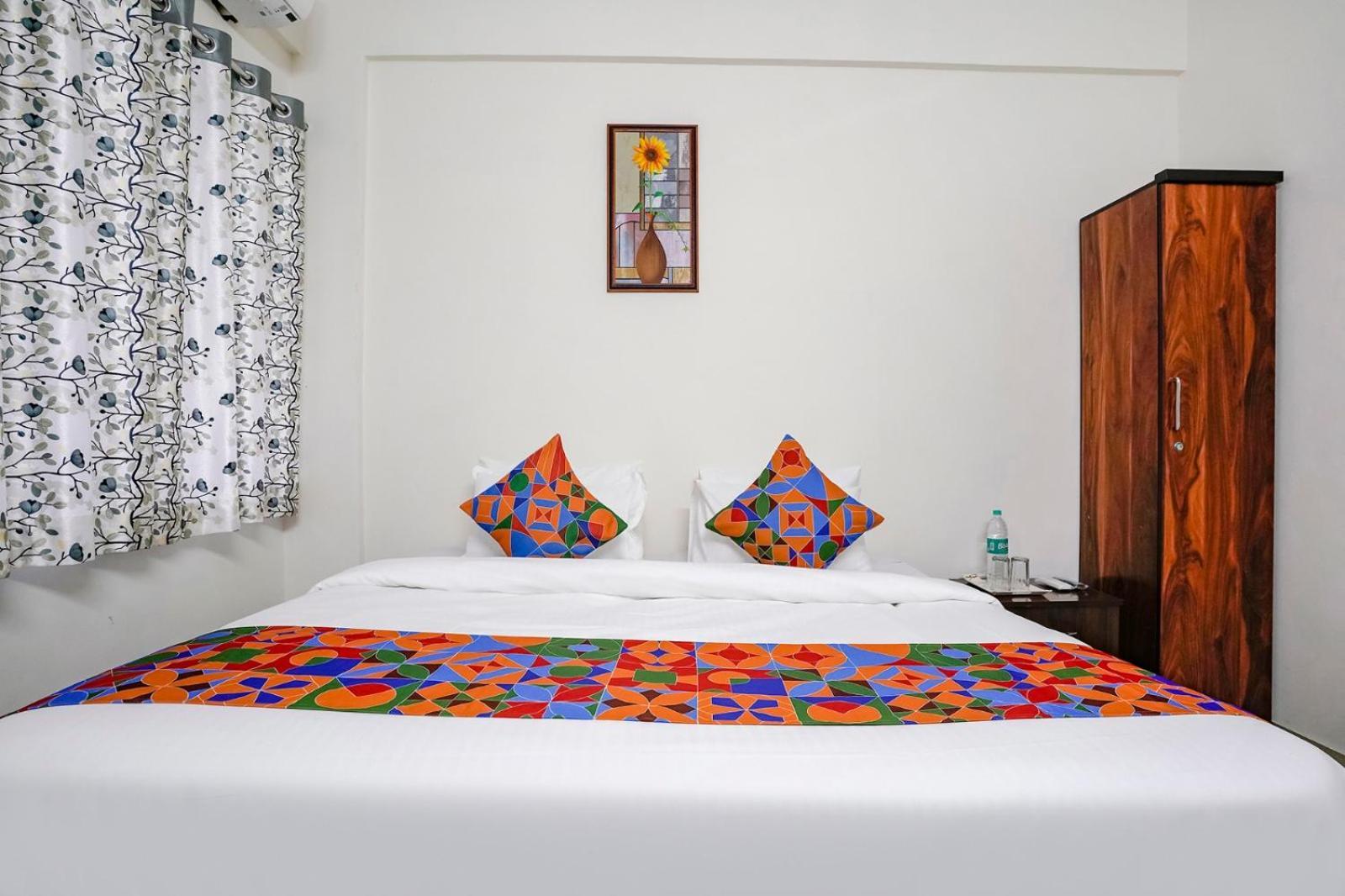 Hotel Comfort Caves Nashik Bagian luar foto