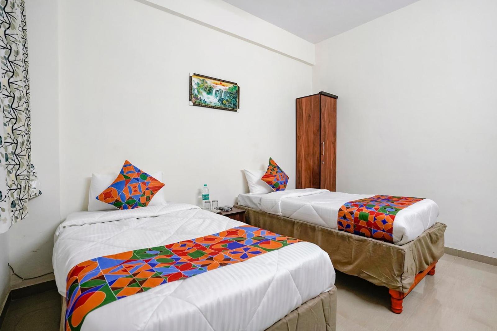 Hotel Comfort Caves Nashik Bagian luar foto