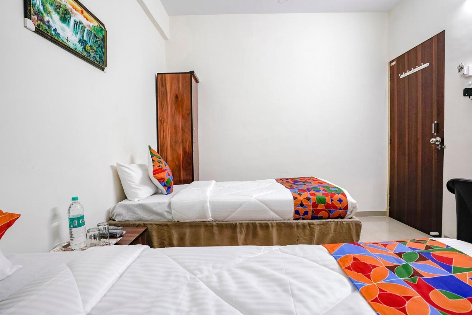 Hotel Comfort Caves Nashik Bagian luar foto